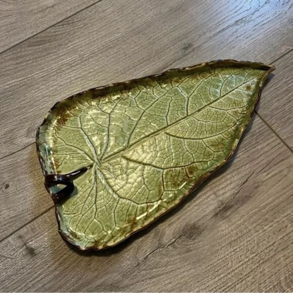 Hand made pottery leaf shape clay try by local Canadian Artist in Waterloo - Picture 4 of 5